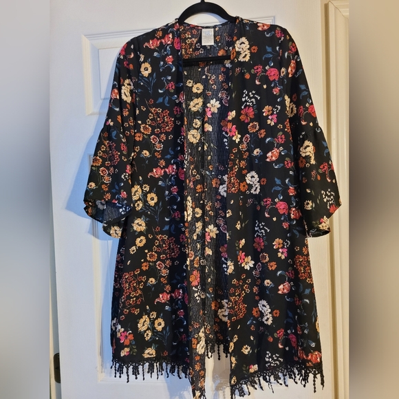 Time and Tru Other - Black Floral Kimono